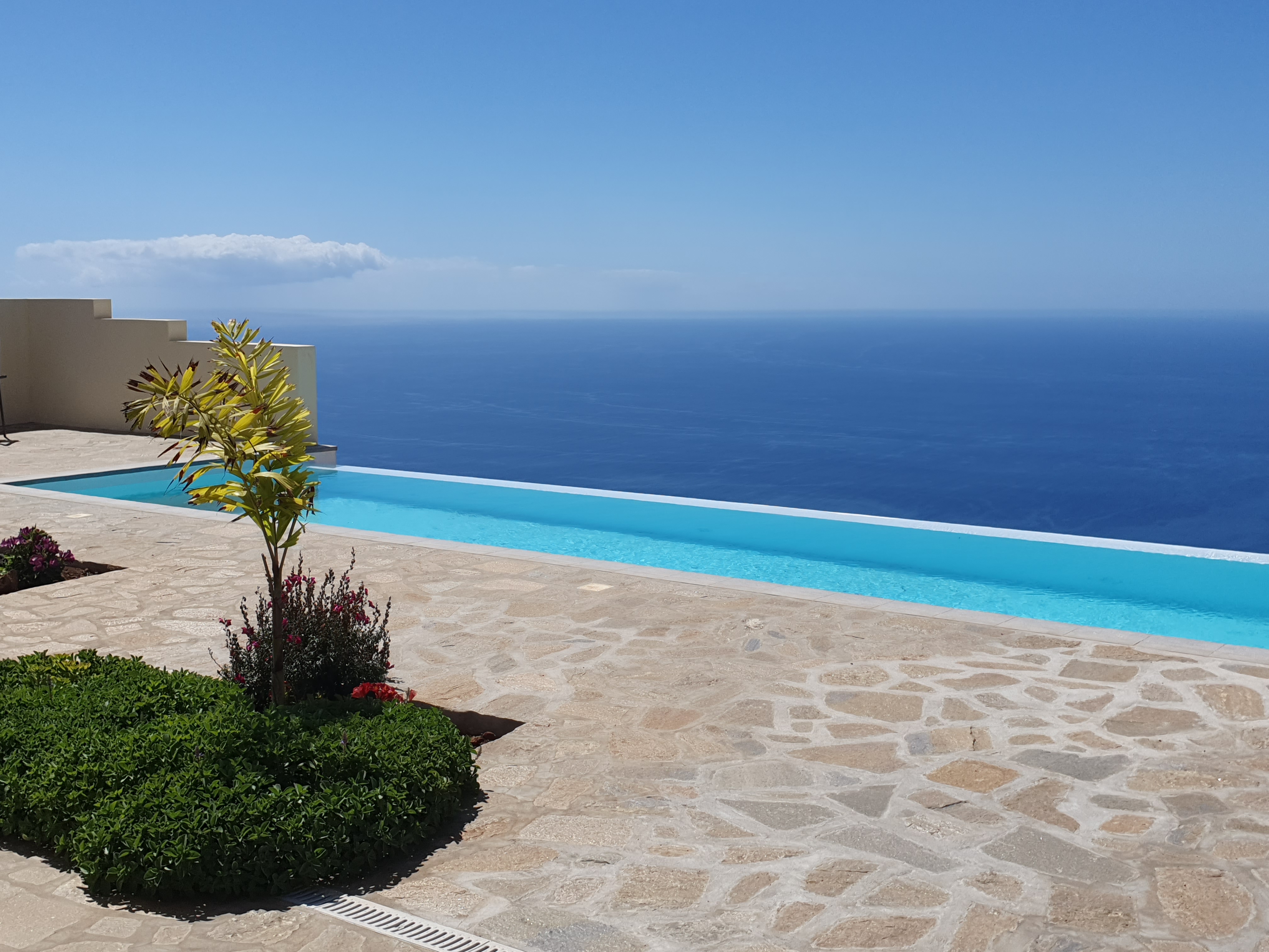 Terrasse mit Pool (2)